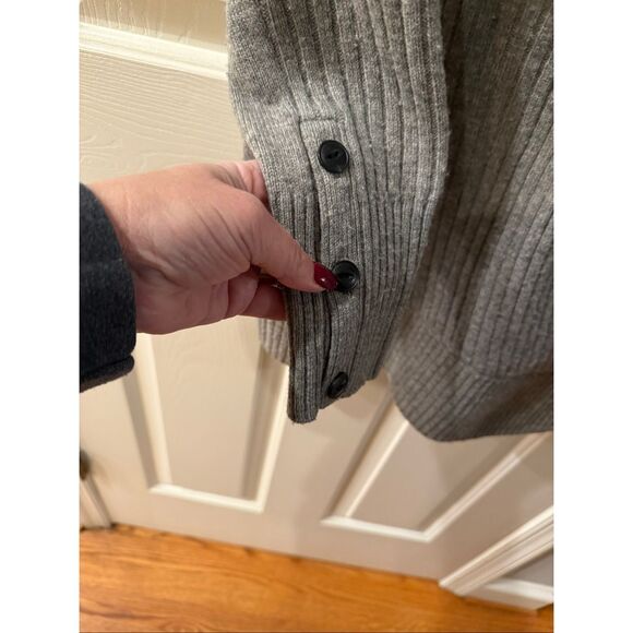 Rag & Bone Gray Merino Wool Twist Front Shoulder Button Sweater sz M - Picture 8 of 12